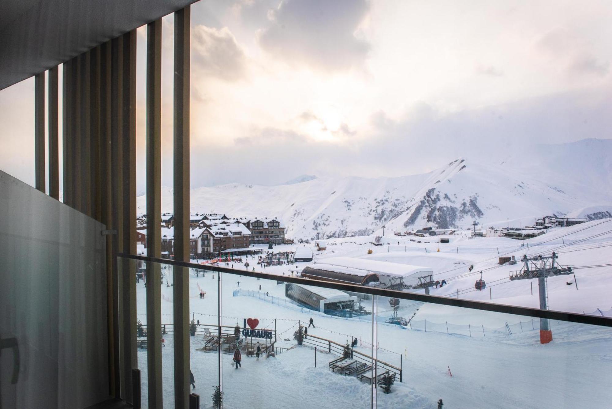 Gudauri Atrium Aparthotel ภายนอก รูปภาพ