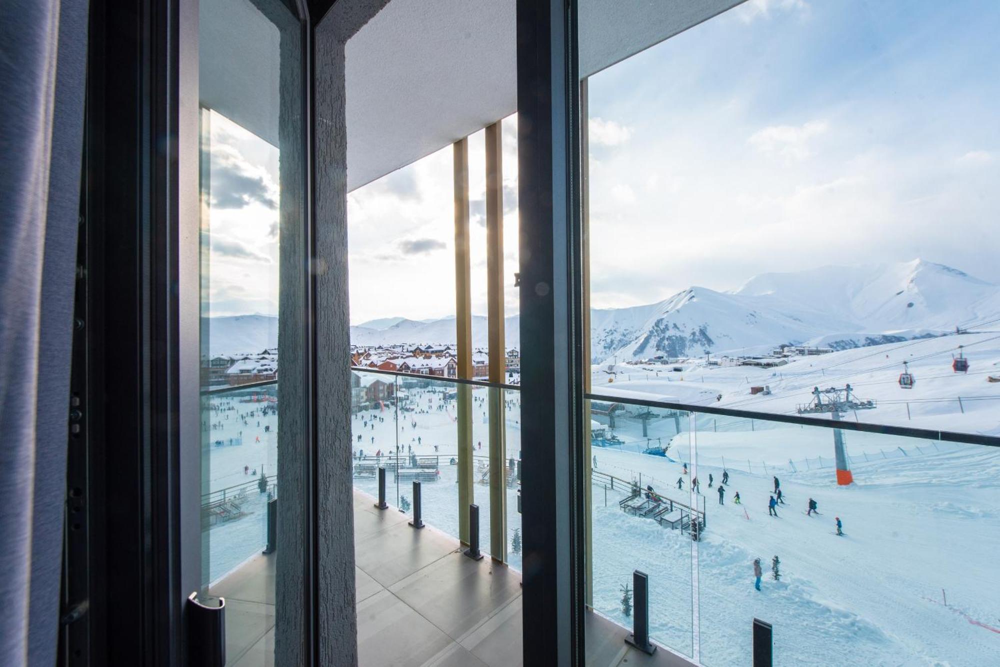 Gudauri Atrium Aparthotel ภายนอก รูปภาพ