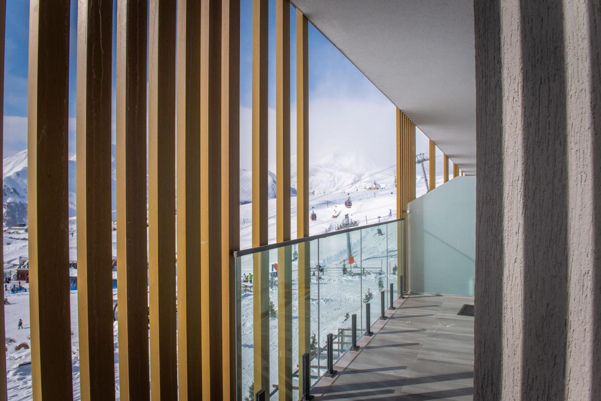 Gudauri Atrium Aparthotel ภายนอก รูปภาพ