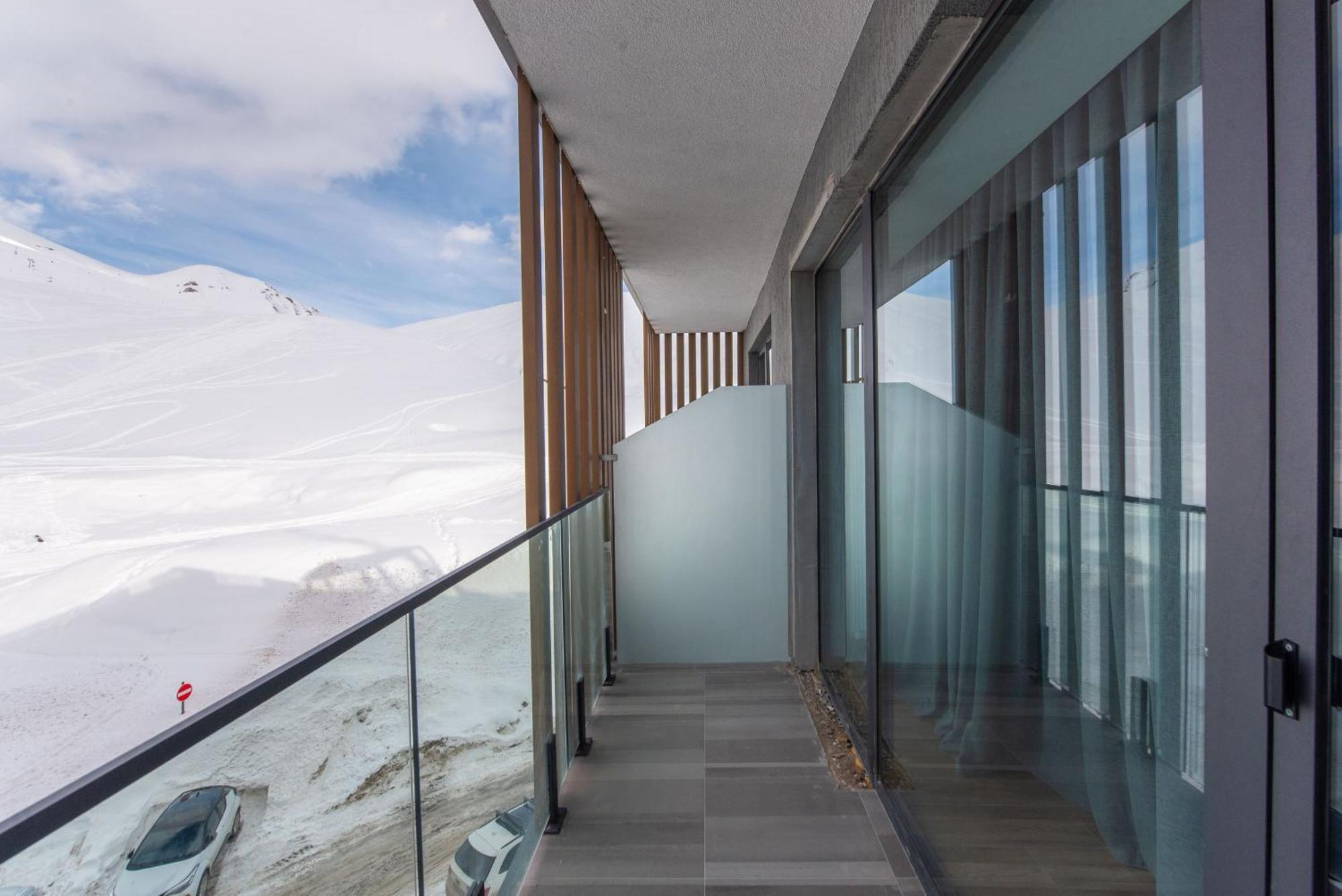 Gudauri Atrium Aparthotel ภายนอก รูปภาพ