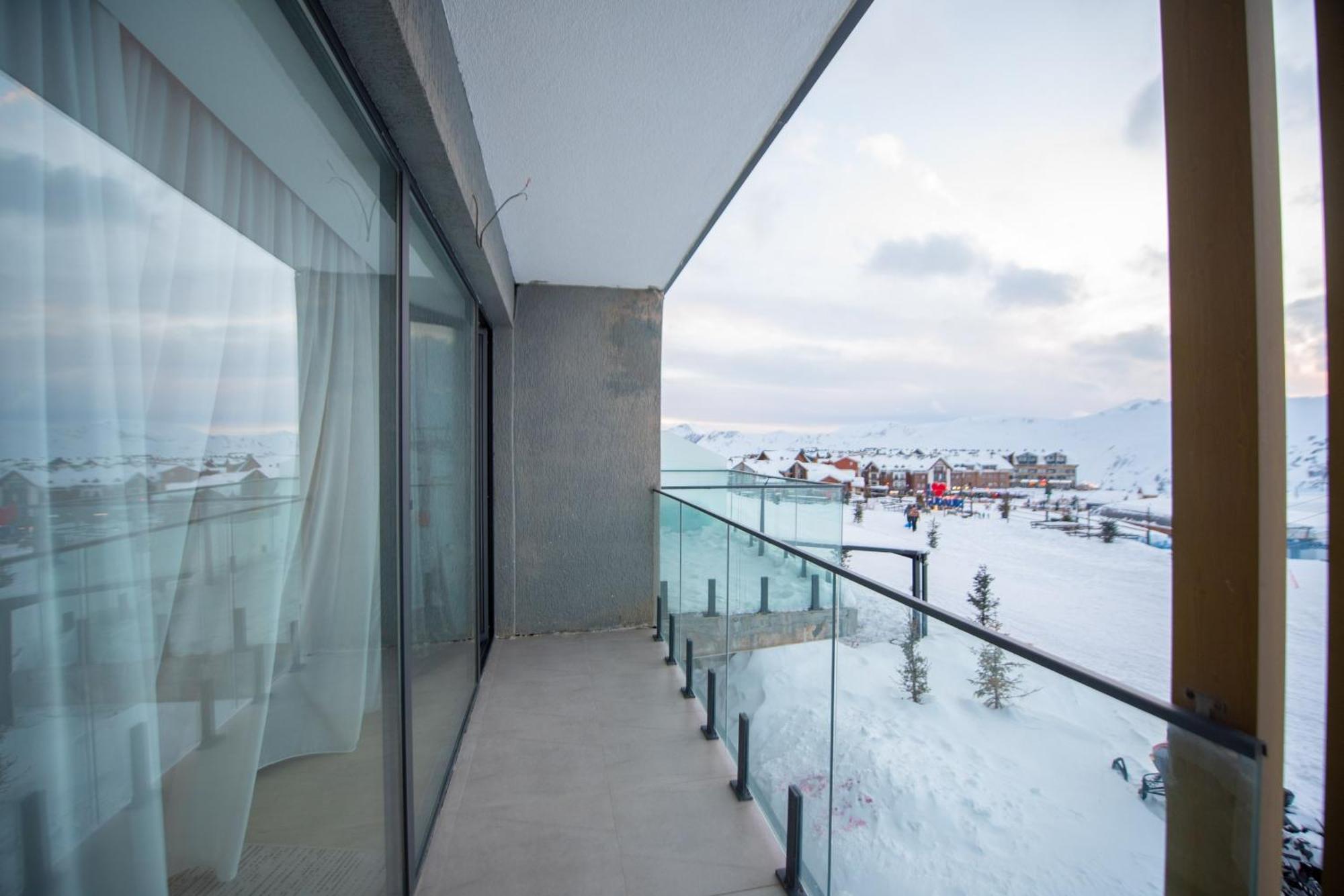 Gudauri Atrium Aparthotel ภายนอก รูปภาพ