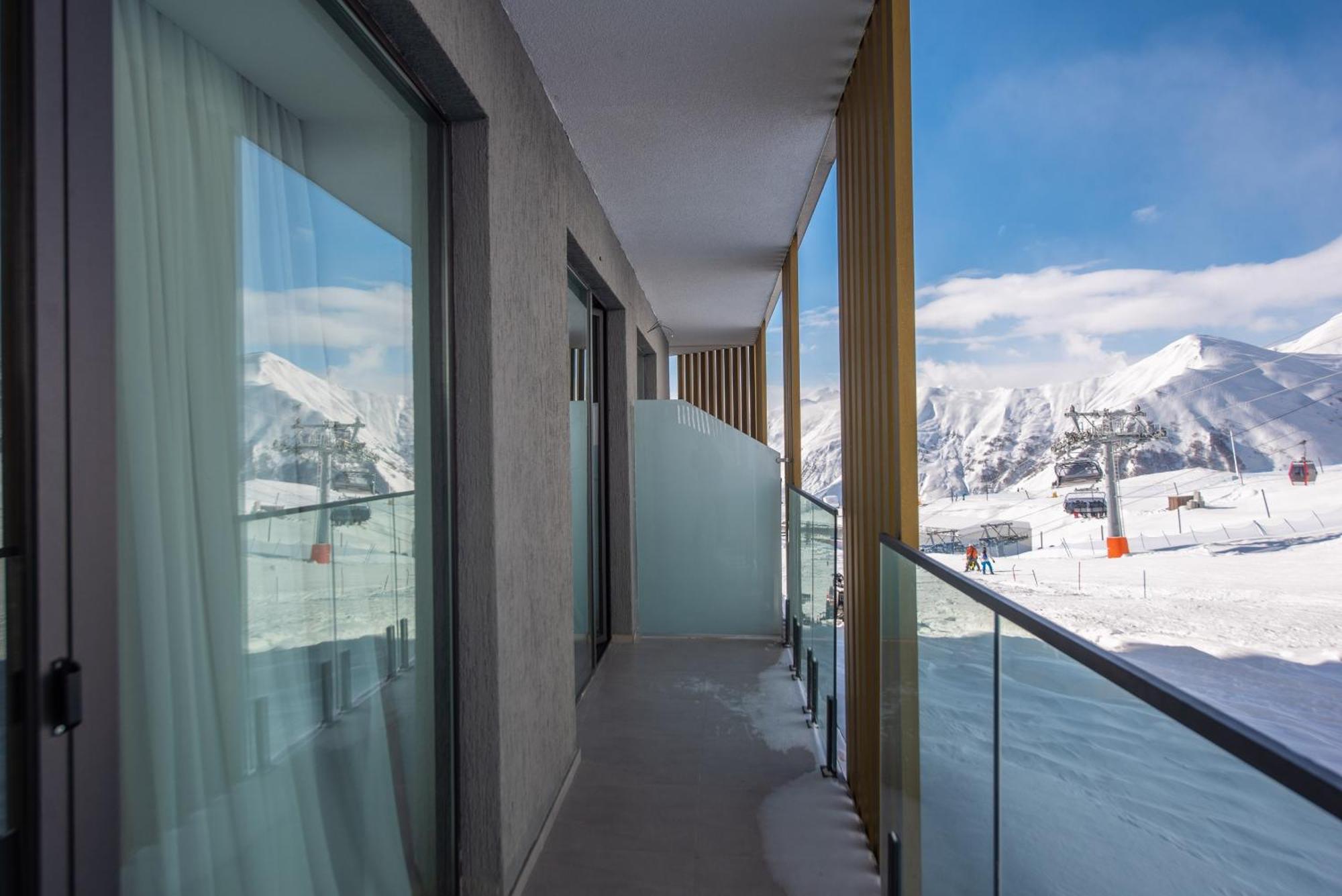 Gudauri Atrium Aparthotel ภายนอก รูปภาพ